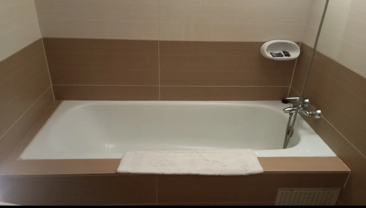 الأجنحة 1 - 4