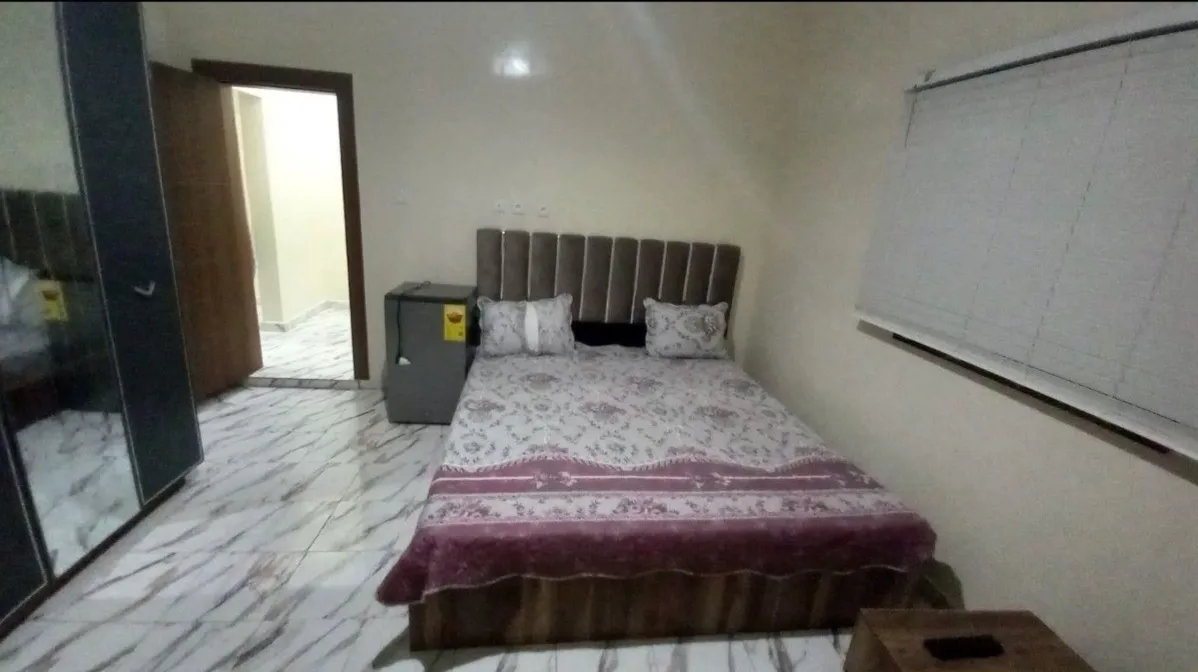 صورة الاستوديو الصغير 4