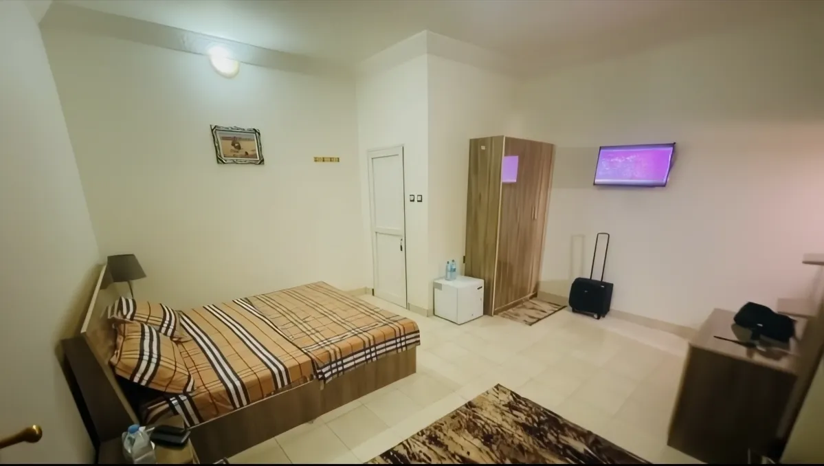 غرفة الفندق 9